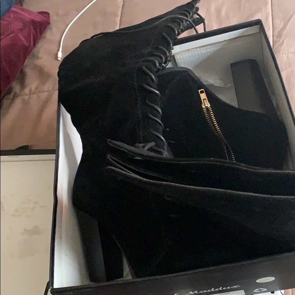 Black heel boots